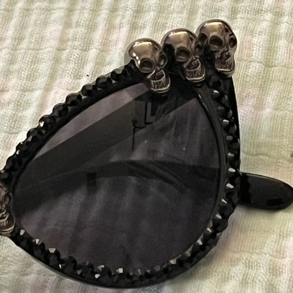 Source Unknown Black Skull Sunglasses - Picture 1 of 8